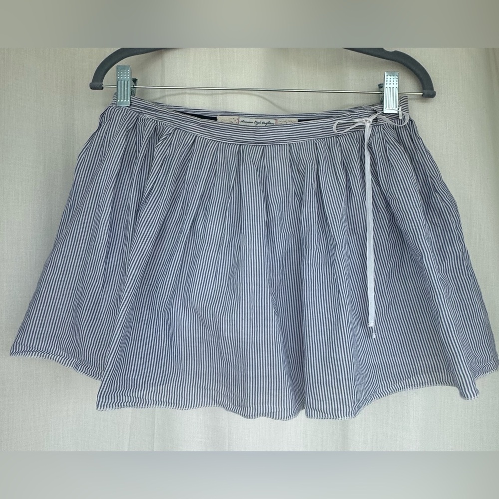 American Eagle Outfitters size 4 blue & white striped skirt with side zip, lined